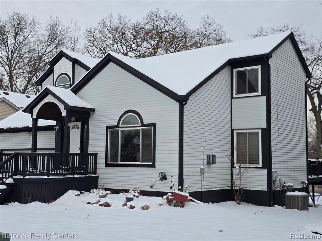 2727 Riverside Drive, Waterford, MI 48329