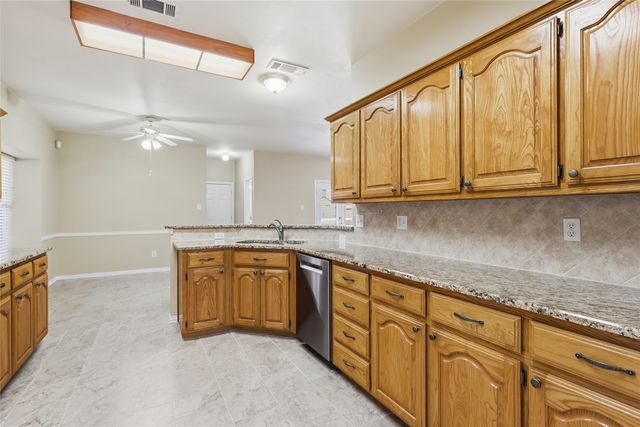 1021 Dartmouth Drive, Lewisville, TX 75067