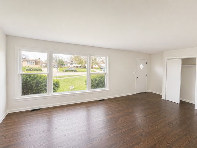 3300 Rugby Court, Waukegan, IL 60087