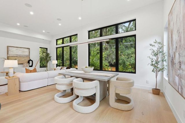 1084 Moffett Circle, Palo Alto, CA 94303