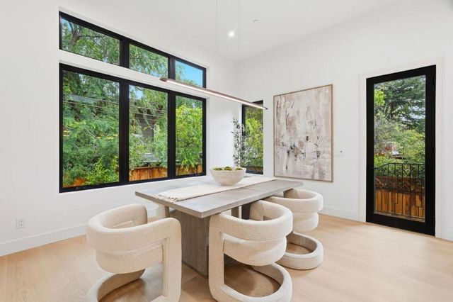 1084 Moffett Circle, Palo Alto, CA 94303