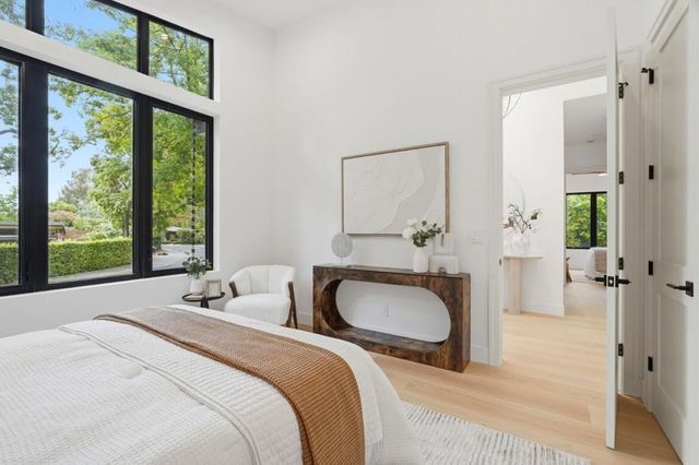 1084 Moffett Circle, Palo Alto, CA 94303