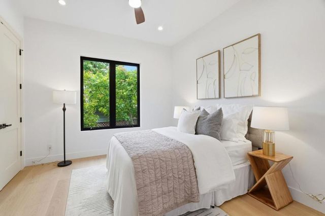 1084 Moffett Circle, Palo Alto, CA 94303