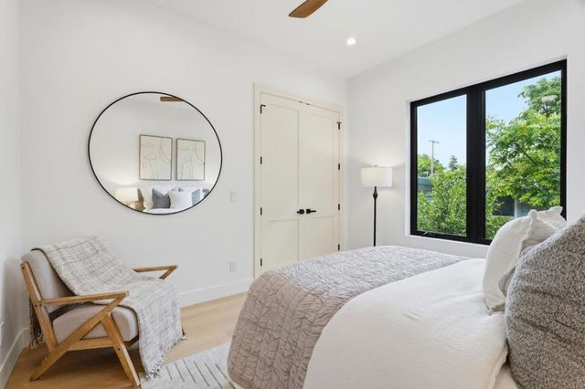 1084 Moffett Circle, Palo Alto, CA 94303