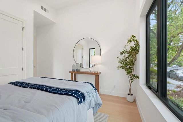 1084 Moffett Circle, Palo Alto, CA 94303