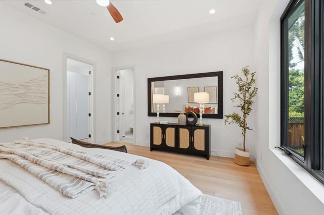 1084 Moffett Circle, Palo Alto, CA 94303