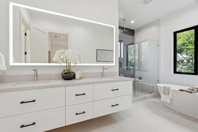 1084 Moffett Circle, Palo Alto, CA 94303