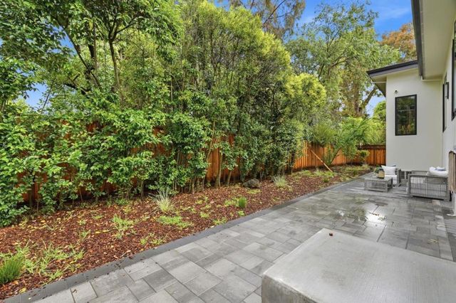 1084 Moffett Circle, Palo Alto, CA 94303