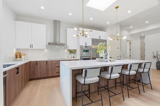 1084 Moffett Circle, Palo Alto, CA 94303