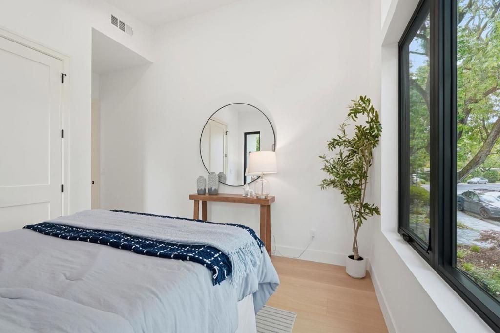 Image 18 of property listing at 1084 Moffett Circle, Palo Alto, CA 94303