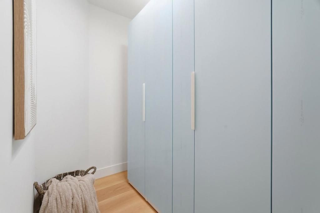 Image 21 of property listing at 1084 Moffett Circle, Palo Alto, CA 94303