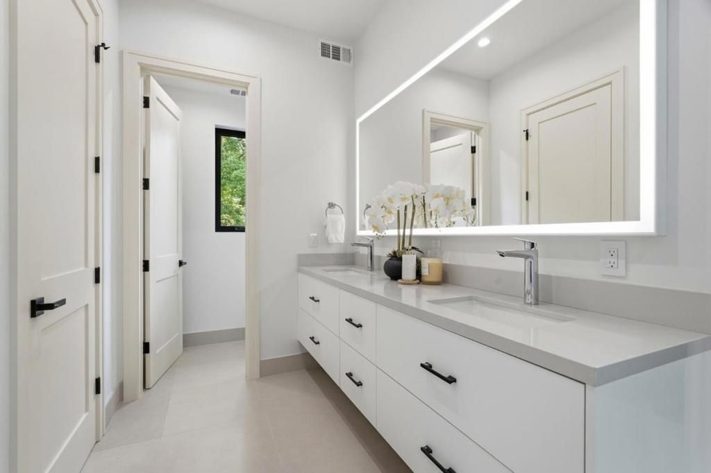 Image 27 of property listing at 1084 Moffett Circle, Palo Alto, CA 94303