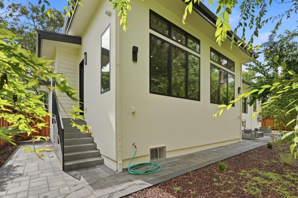 Image 29 of property listing at 1084 Moffett Circle, Palo Alto, CA 94303