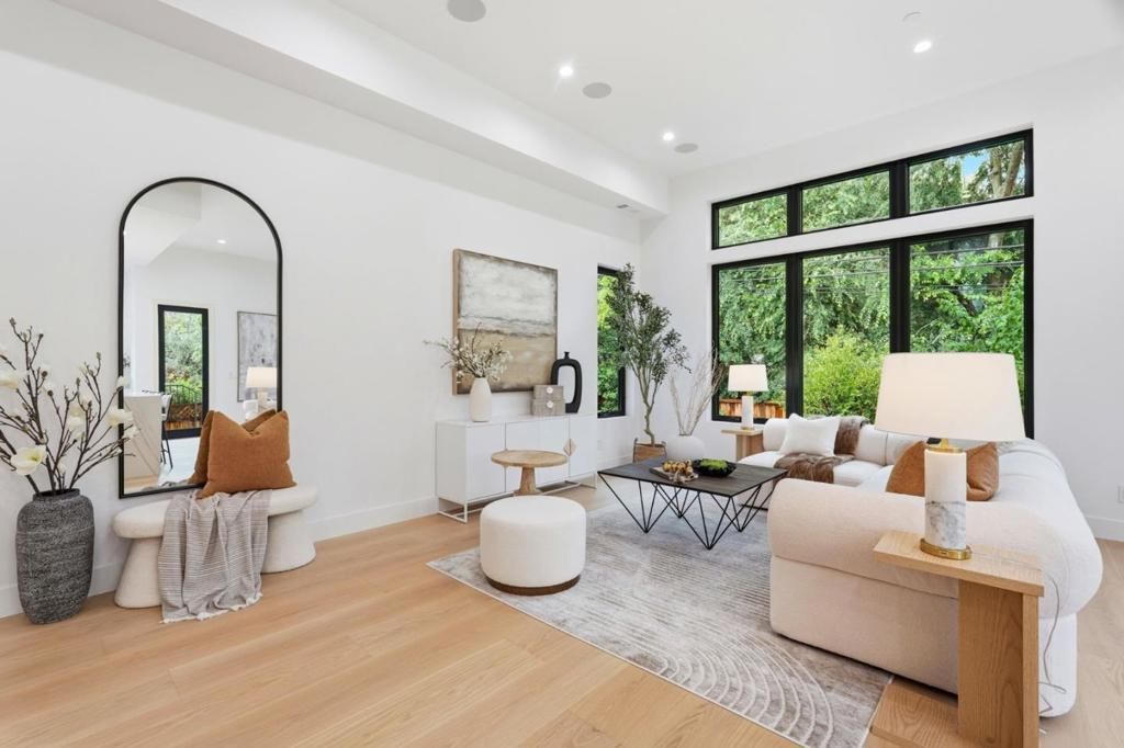 Image 3 of property listing at 1084 Moffett Circle, Palo Alto, CA 94303