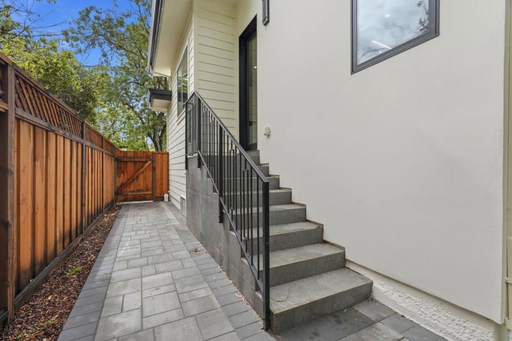 Image 31 of property listing at 1084 Moffett Circle, Palo Alto, CA 94303