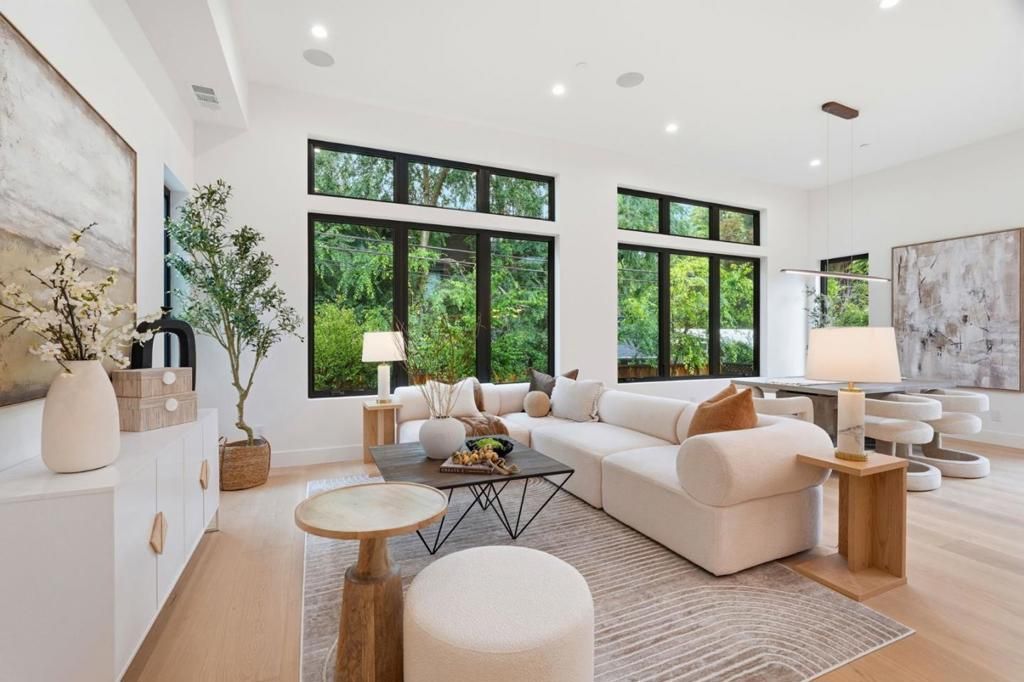 Image 4 of property listing at 1084 Moffett Circle, Palo Alto, CA 94303