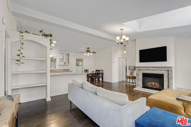 4201 Topanga Canyon Boulevard 136, Woodland Hills, CA 91364