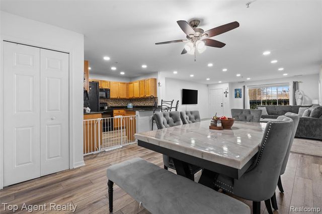 45512 Hidden View Court, Utica, MI 48315