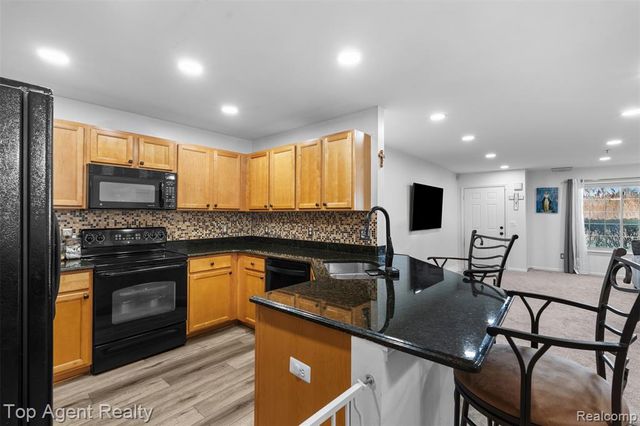 45512 Hidden View Court, Utica, MI 48315