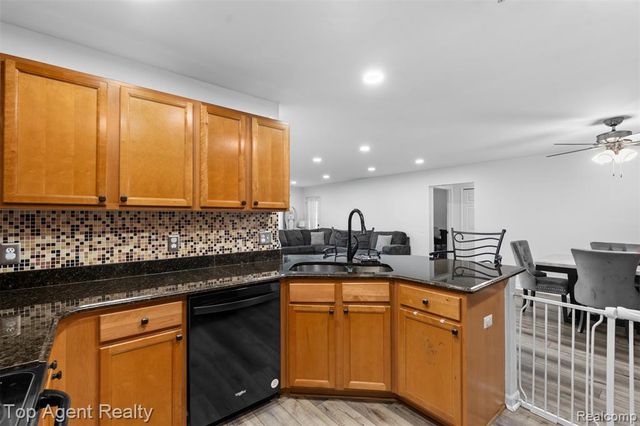45512 Hidden View Court, Utica, MI 48315