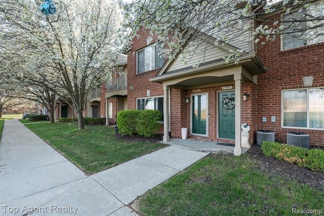 45512 Hidden View Court, Utica, MI 48315