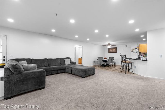 45512 Hidden View Court, Utica, MI 48315