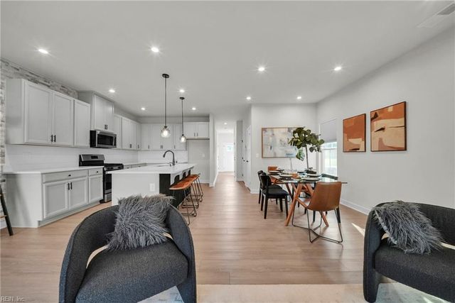 1607 Songbird LN, Chesapeake, VA 23323