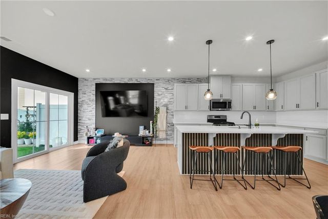 1607 Songbird LN, Chesapeake, VA 23323