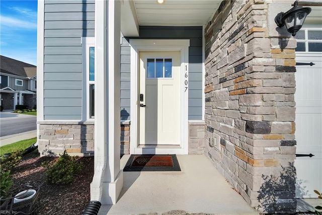 1607 Songbird LN, Chesapeake, VA 23323
