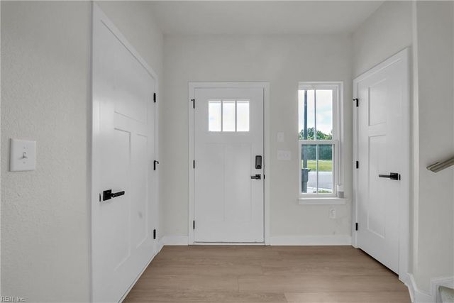 1607 Songbird LN, Chesapeake, VA 23323