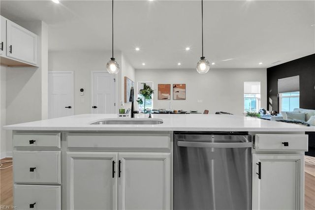 1607 Songbird LN, Chesapeake, VA 23323
