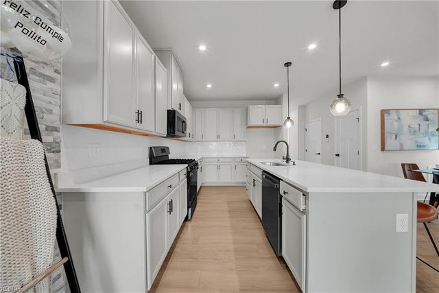 1607 Songbird LN, Chesapeake, VA 23323