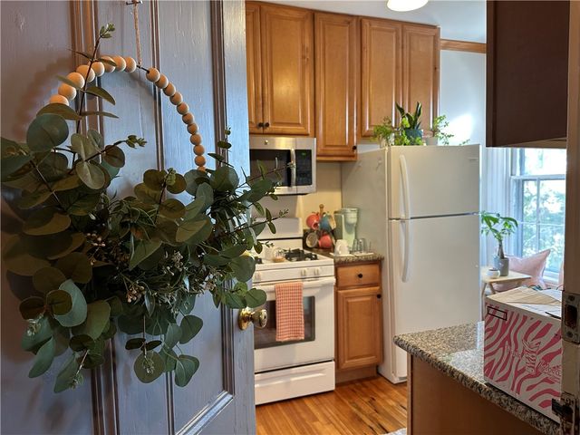 5 Record Street 2B, Newport, RI 02840