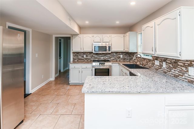 7039 Daerwood Place, Charlotte, NC 28215