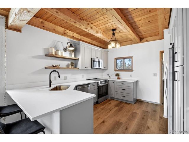 24999 Grandview Ave, Golden, CO 80401