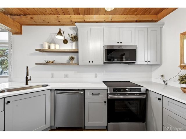 24999 Grandview Ave, Golden, CO 80401