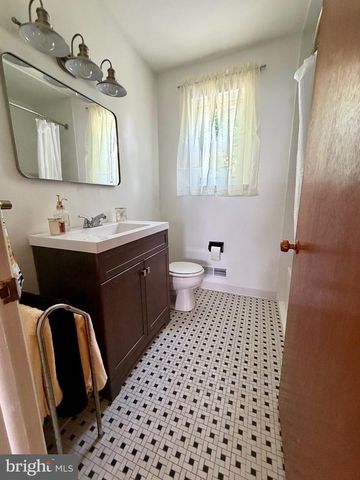 1258 TULIP RD, Warminster, PA 18974