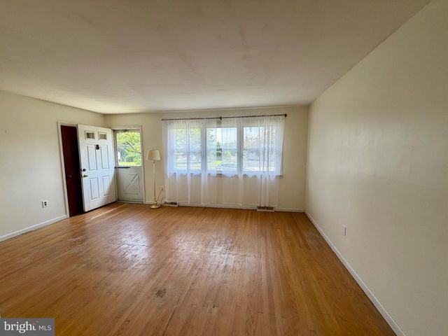 1258 TULIP RD, Warminster, PA 18974