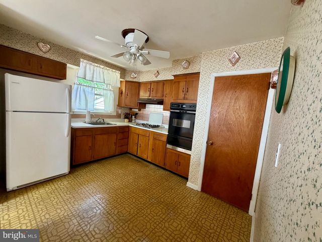 1258 TULIP RD, Warminster, PA 18974