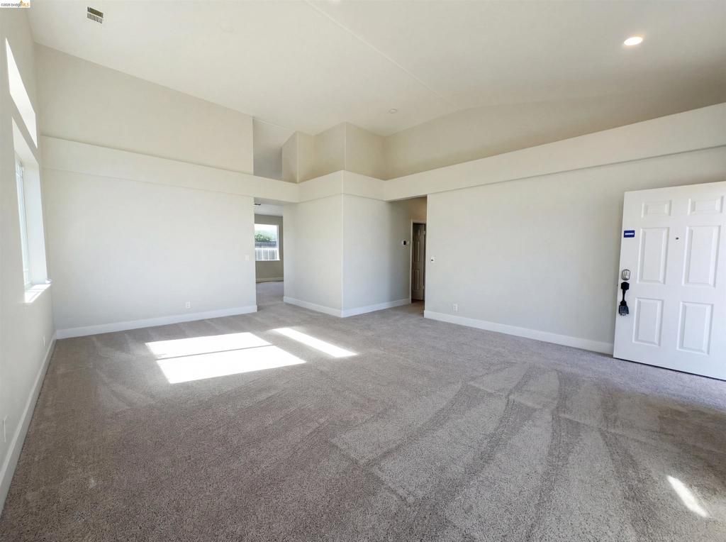 Image 11 of property listing at 300 Perkins Ct, Suisun City, CA 94585