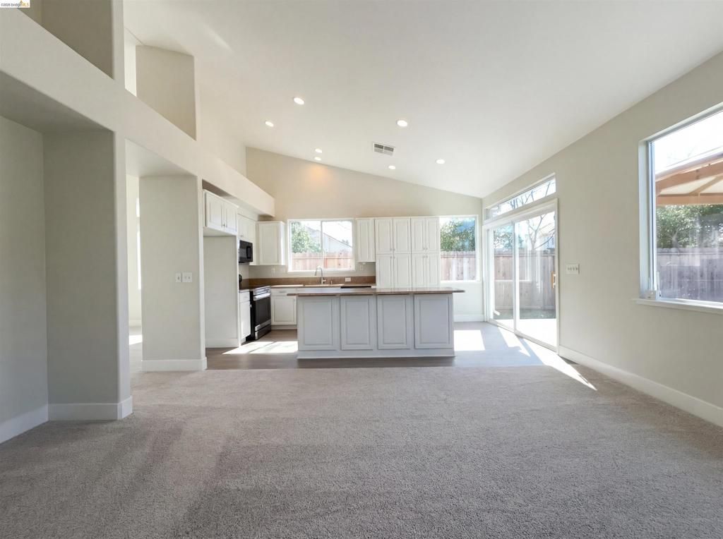 Image 14 of property listing at 300 Perkins Ct, Suisun City, CA 94585