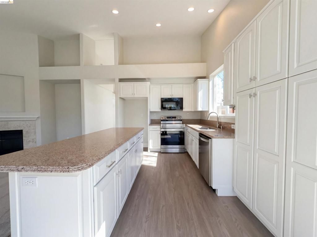 Image 16 of property listing at 300 Perkins Ct, Suisun City, CA 94585