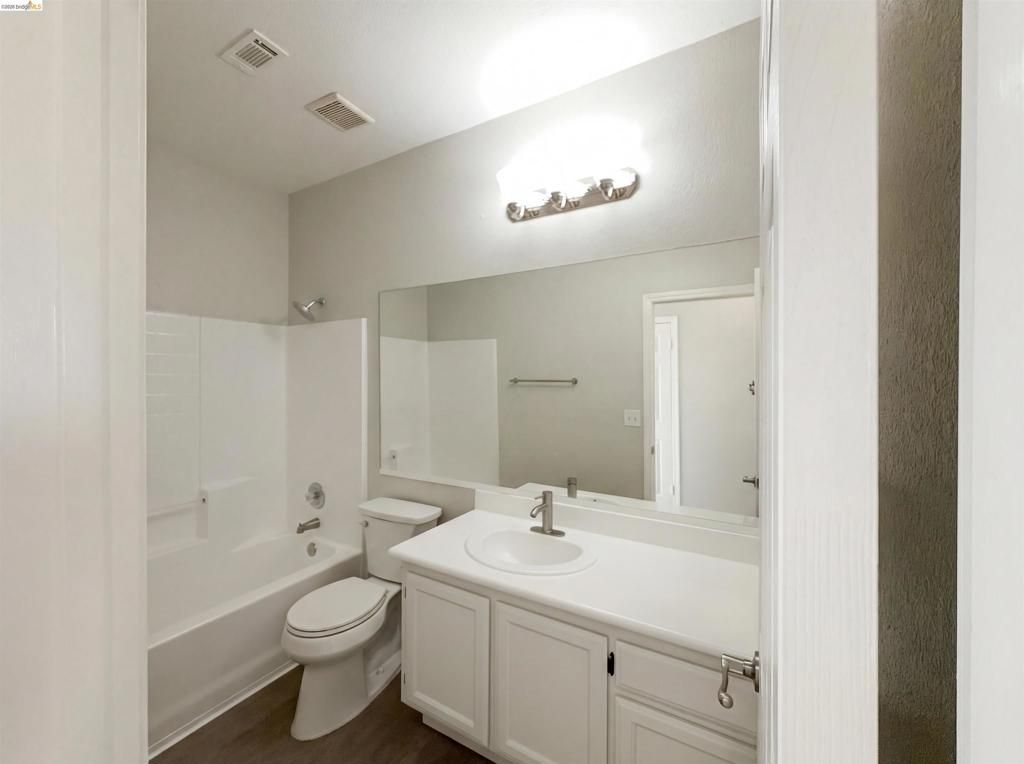 Image 21 of property listing at 300 Perkins Ct, Suisun City, CA 94585