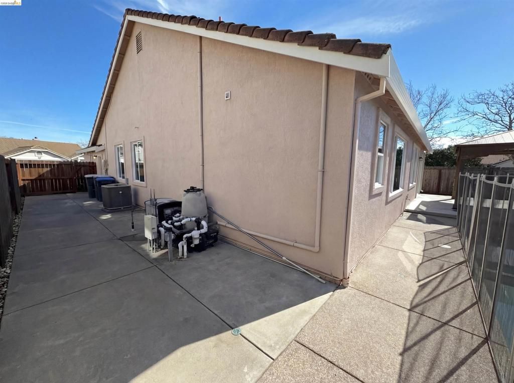 Image 34 of property listing at 300 Perkins Ct, Suisun City, CA 94585