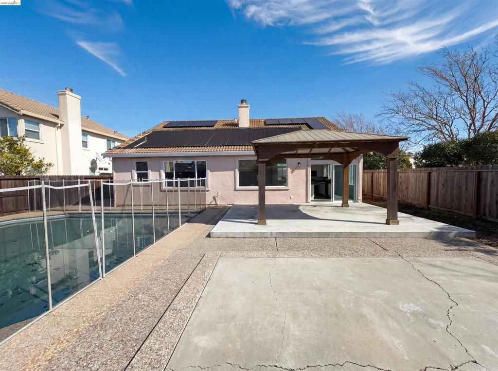 Image 4 of property listing at 300 Perkins Ct, Suisun City, CA 94585