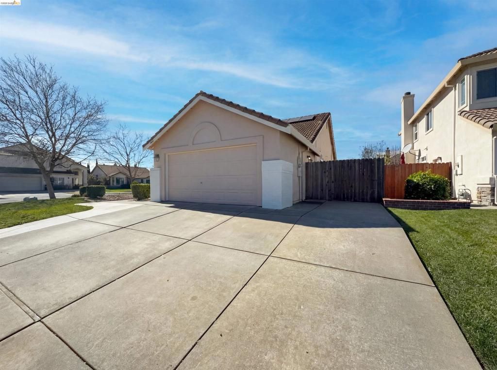 Image 6 of property listing at 300 Perkins Ct, Suisun City, CA 94585