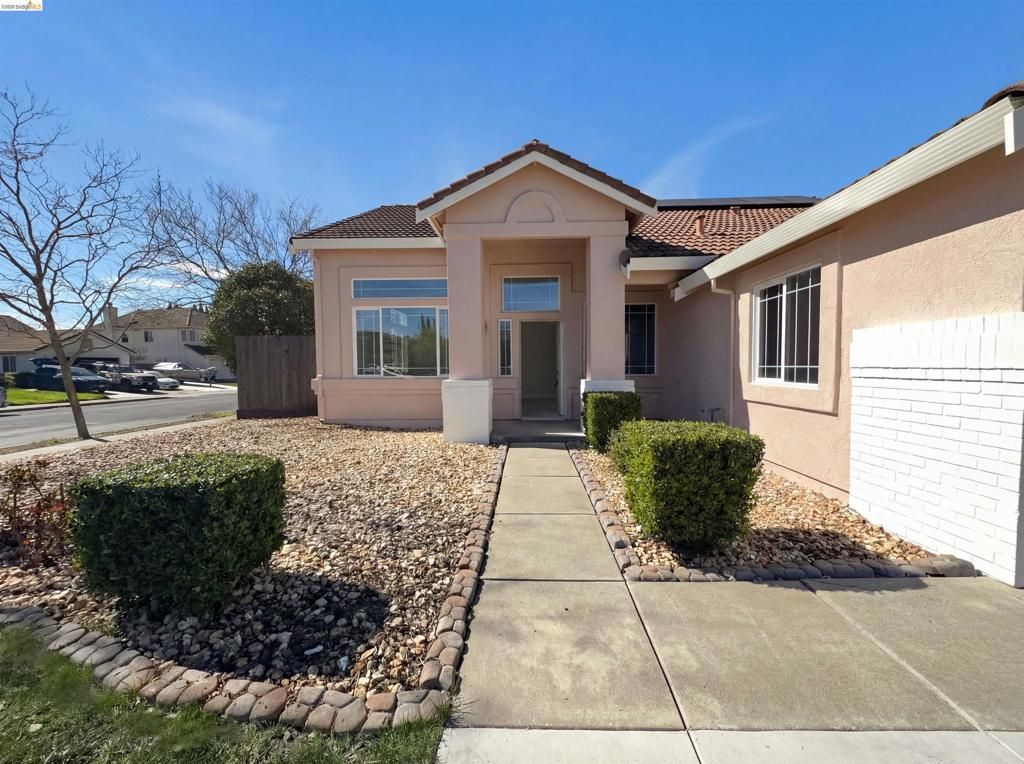 Image 8 of property listing at 300 Perkins Ct, Suisun City, CA 94585