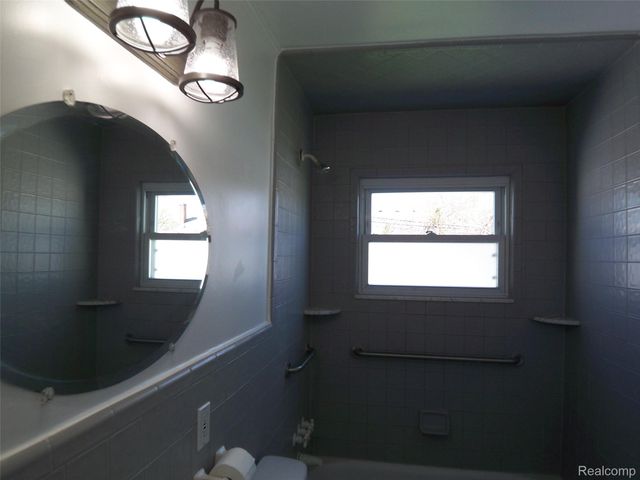 8269 Sterling, Center Line, MI 48015