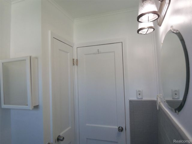 8269 Sterling, Center Line, MI 48015