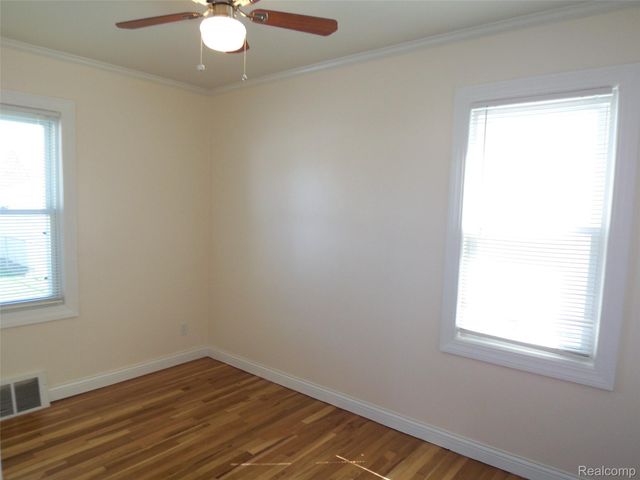 8269 Sterling, Center Line, MI 48015